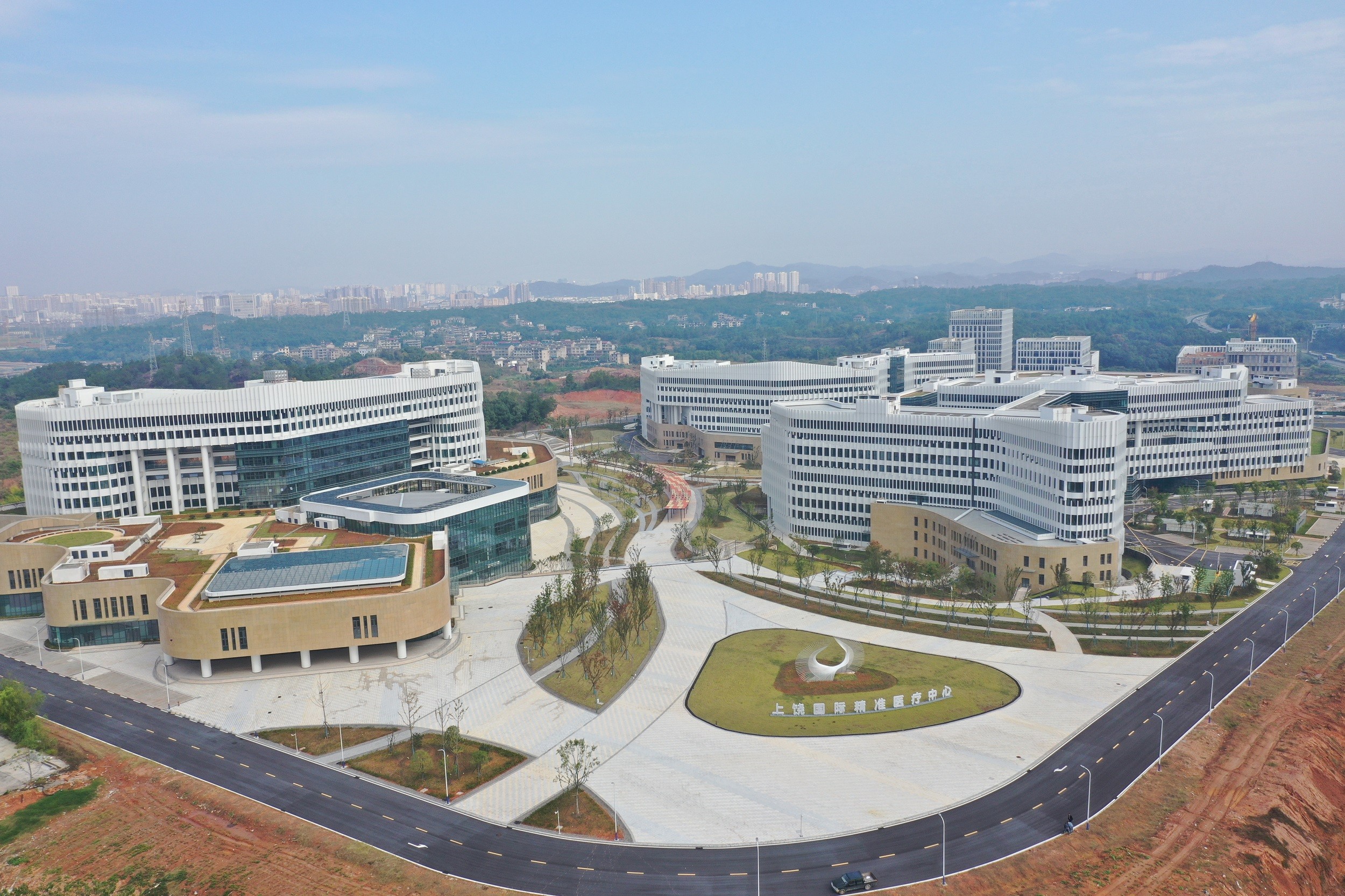 公司设计的上饶国际精准医疗中心（B区）建设项目全面建成