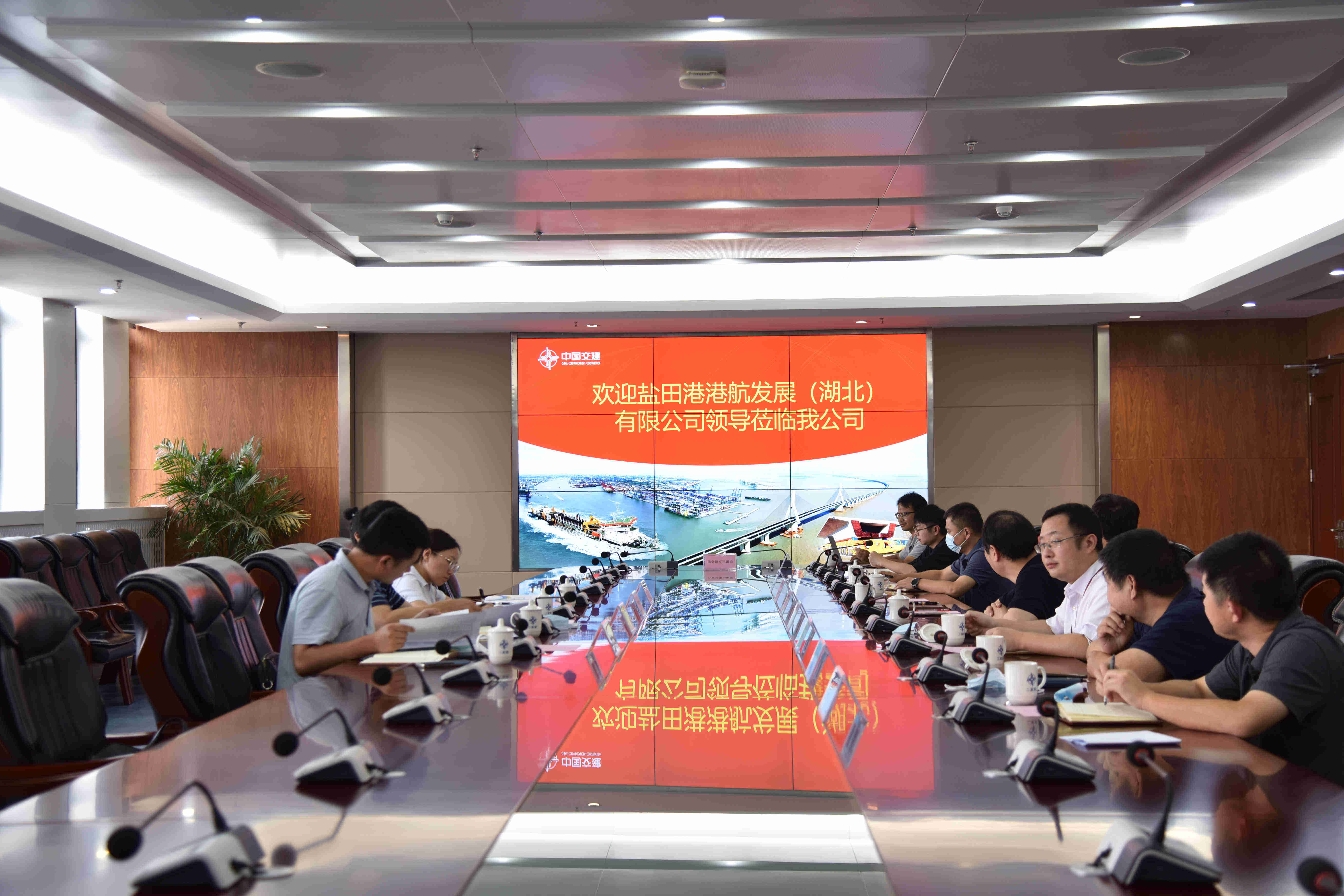 公司副总经理周用华会见盐田港港航发展(湖北)有限公司董事长李安民 公司副总经理周用华会见盐田港港航发展(湖北)有限公司董事长李安民