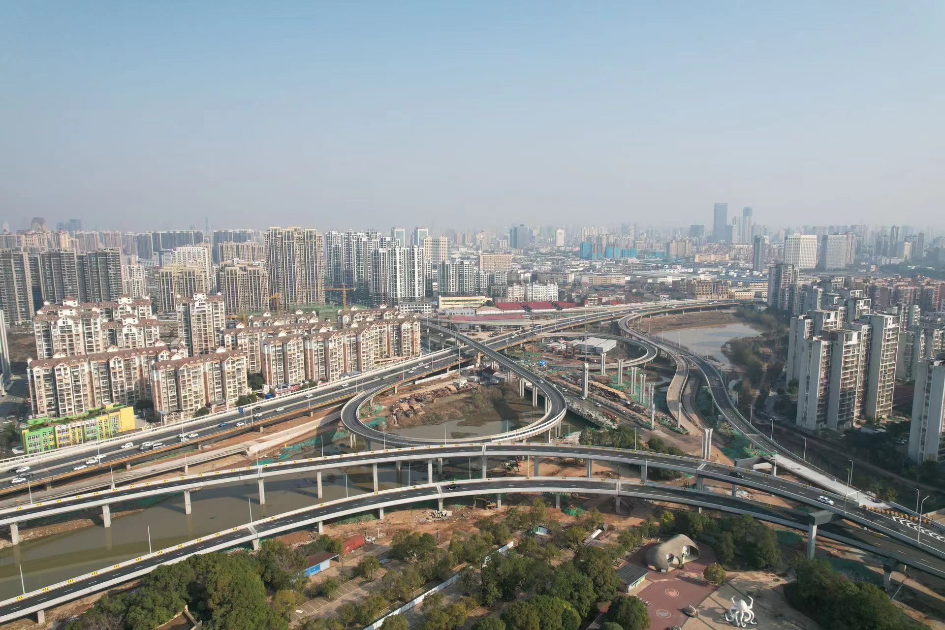南昌市桃花南路快速化改造工程高架桥主线通车 南昌市桃花南路快速化改造工程高架桥主线通车