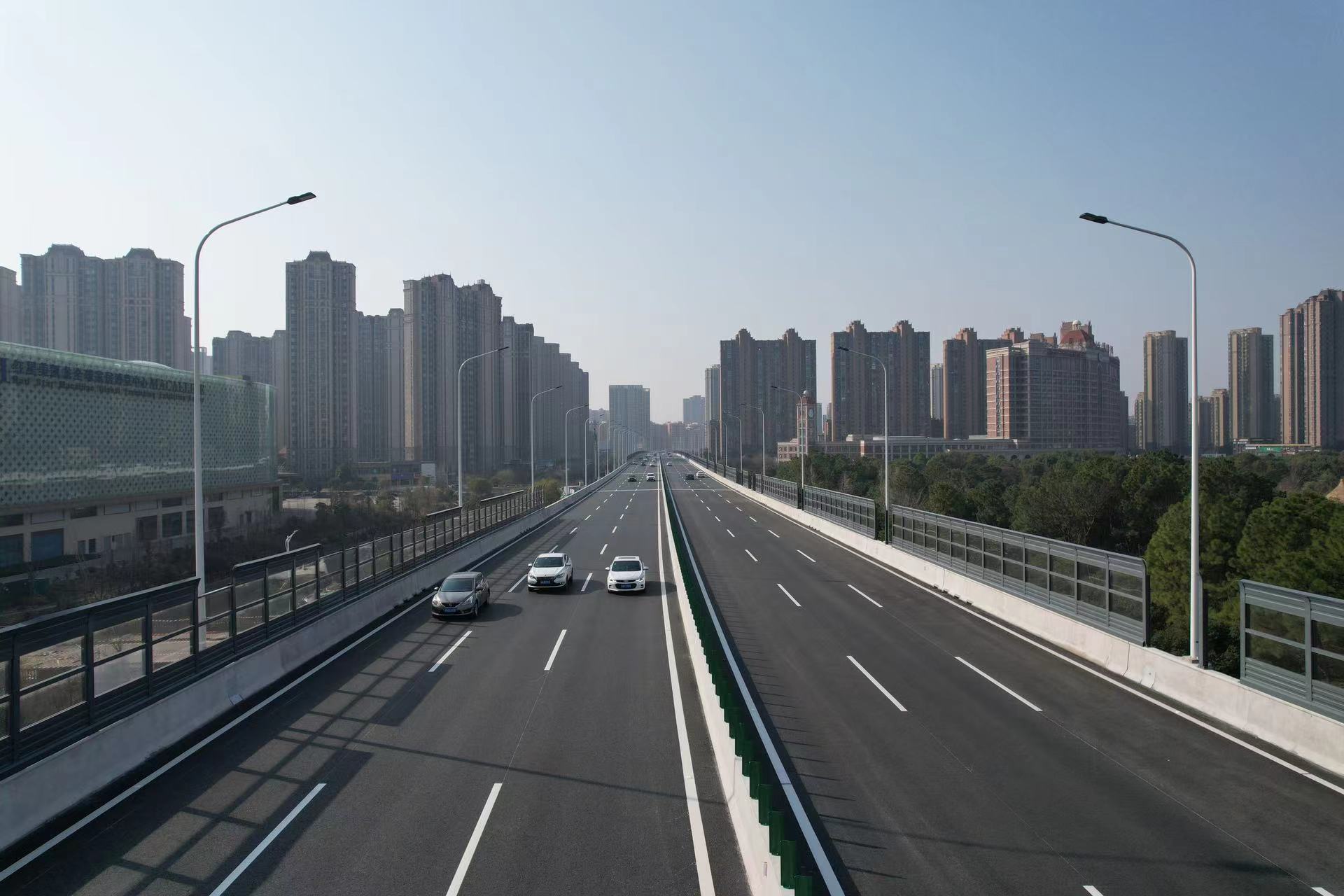 南昌市桃花南路快速化改造工程高架桥主线通车 南昌市桃花南路快速化改造工程高架桥主线通车