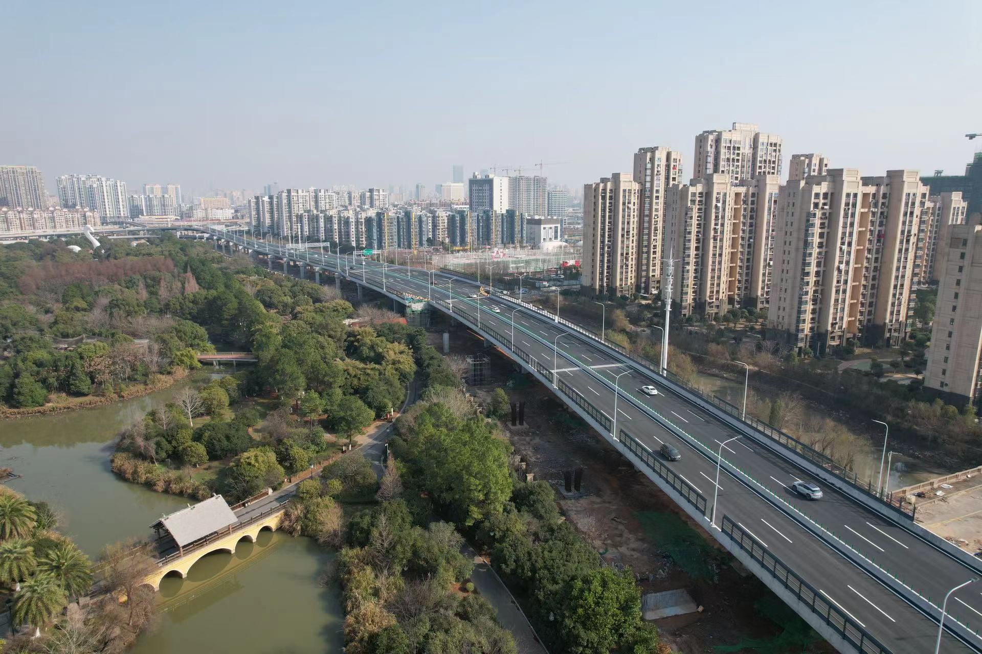 南昌市桃花南路快速化改造工程高架桥主线通车 南昌市桃花南路快速化改造工程高架桥主线通车