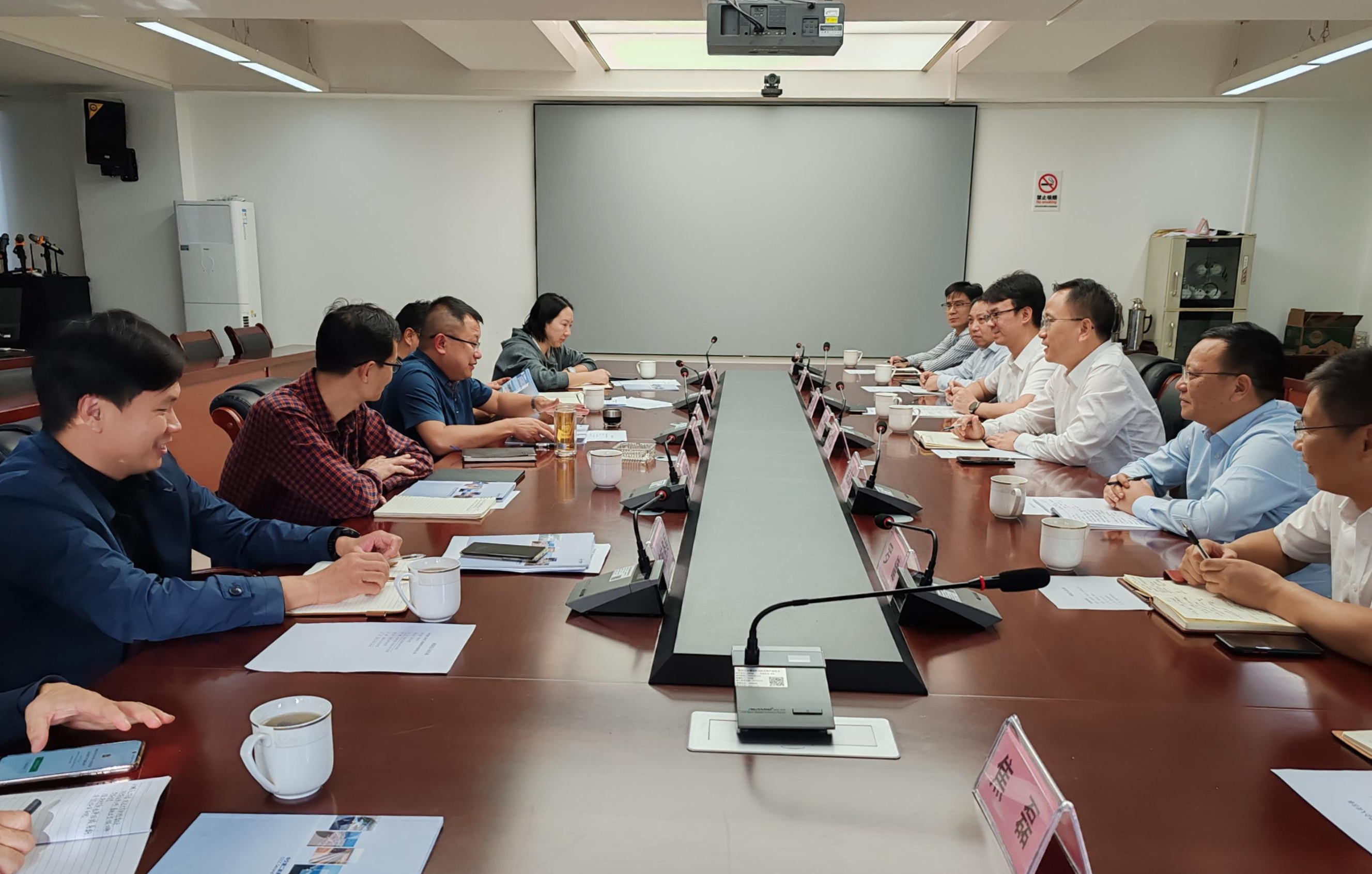 公司主要领导在云南开展系列商务活动 公司主要领导在云南开展系列商务活动