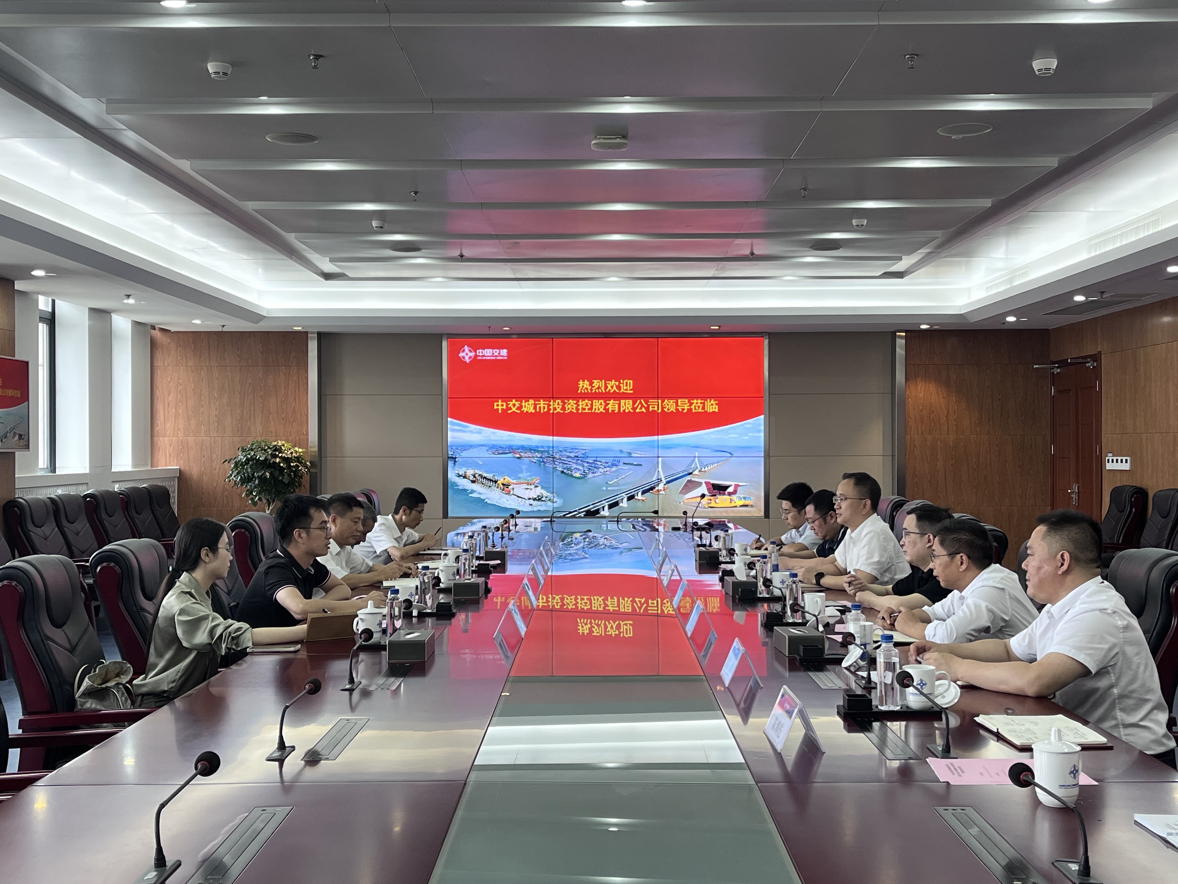 公司主要领导会见中交城投党委常委、副总经理熊友山 公司主要领导会见中交城投党委常委、副总经理熊友山