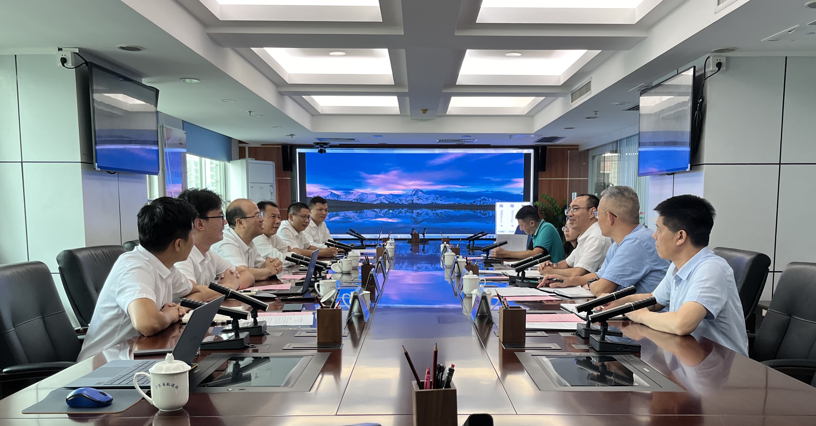 公司党委副书记、总经理王炜正拜会广东省航道事务中心党委副书记、主任童本标 公司党委副书记、总经理王炜正拜会广东省航道事务中心党委副书记、主任童本标