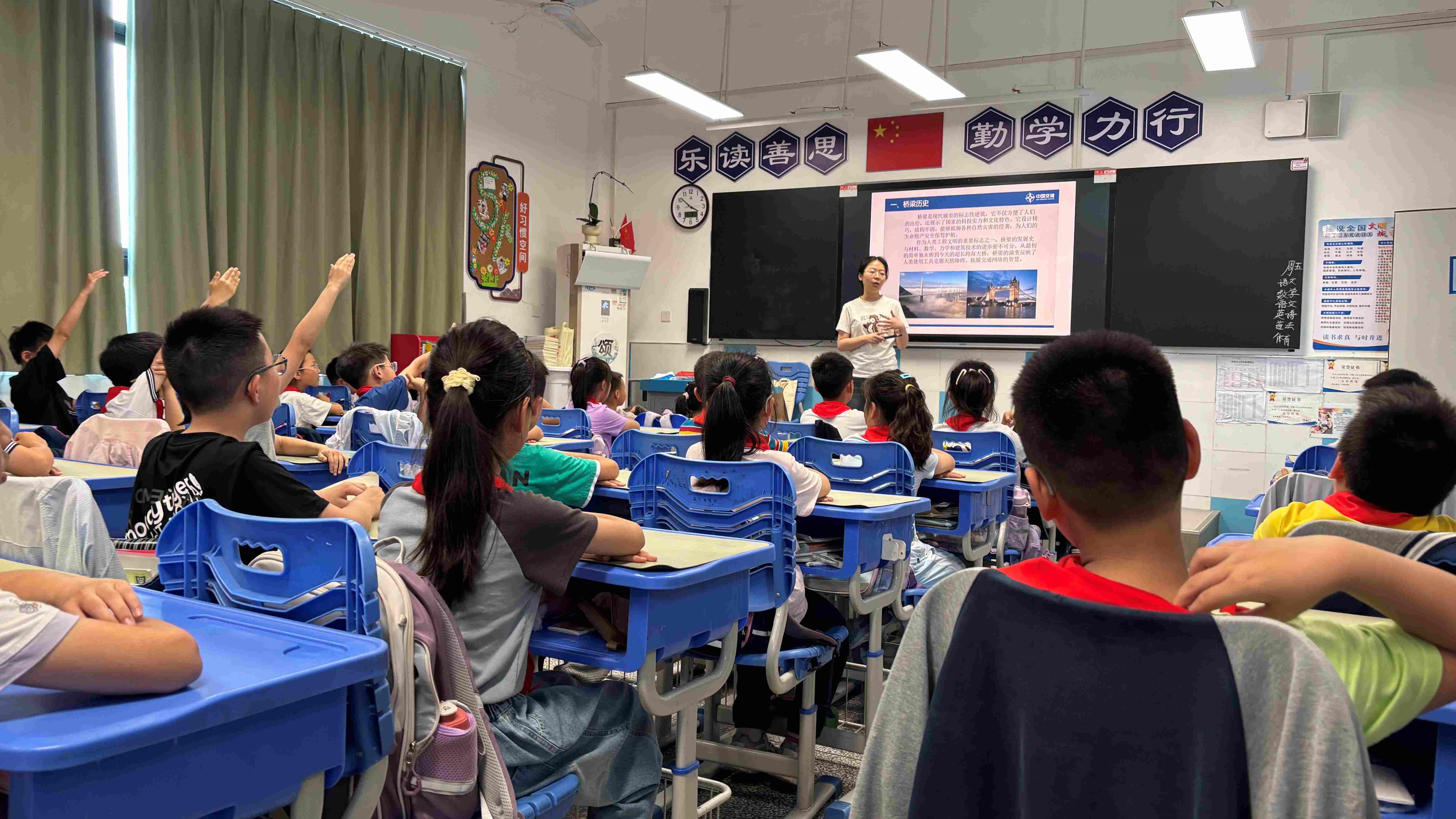 公司路桥工程事业部开展“万名工程师进课堂”活动 公司路桥工程事业部开展“万名工程师进课堂”活动